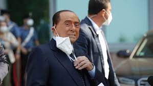 Silvio berlusconi expelled from italian parliament but vows to fight on. Italien Silvio Berlusconi Nach Corona Infektion Aus Krankenhaus Entlassen Der Spiegel