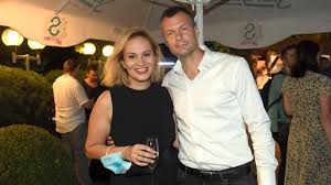 V pořadu shaker na óčko star zpěvačka také poděkovala všem, kteří jsou v. Tajemstvi Tomase Horny O Tutlanem Romanku Se Slavnou Hereckou Si Cvrlikaji Vrabci Na Strese Extra Cz