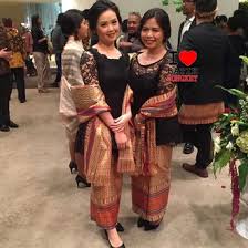 Suku betawi adalah sebuah suku bangsa di indonesia yang penduduknya umumnya bertempat tinggal di jabodetabek dan sekitarnya. Jual Produk Kebaya Brokat Tile Termurah Dan Terlengkap Agustus 2021 Bukalapak