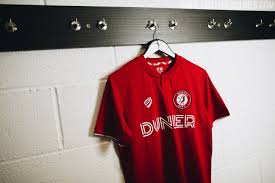 Carrow road , norwich , england. Bristol City 19 20 Heimtrikot Enthullt Nur Fussball