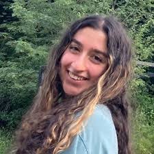 Lisa Eleazarian's Instagram, Twitter & Facebook