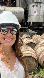 SABIAS QUE YARACUY TIENE SU PROPIO RON? , Hello hello! , Ya llegué a  #yaracuy y comenzamos brindando de alegría y por la vida ! , Fuimos a las  destilerías de @ronveroes donde nos mostraron cómo hace ...