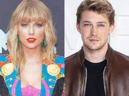 Taylor swift age is 31 years, she was born on 13 december 1989 in reading, pennsylvania, united states of america. A Timeline Of Taylor Swift And Joe Alwyn S Relationship