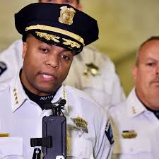 Minneapolis police commander replaced amid Christmas tree controversy