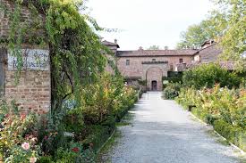 Nur 53 km von mailand entfernt in der lombardischen ebene liegt die in parma, so sagt man, gibt es die beste küche von italien. Emilia Romagna Italien Hotels Restaurants Meine 5 Highlights Travel On Toast