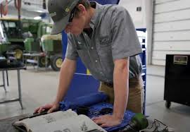 Tractor repair shop with certified john deere technicians at 17 locations throughout central florida and south florida that will have your tractor serviced or repaired in now time. John Deere Tractor Mechanic Near Me