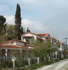 Εύβοια, ανήκουν στο δήμο αρτεμισίου και απέχουν 97χλμ από τη χαλκίδα και 32χλμ από την ιστιαία.το χωριό βρίσκεται στην πλευρά της εύβοιας που βλέπει προς το αιγαίο πέλαγος, απέναντι περίπου. Enoikiazomena Dwmatia Nefelh Basilika Eviagreece