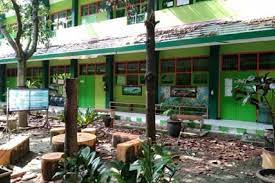 Pusat gempa berada di 8.63 lintang selatan dan 112.34 bujur timur pada kedalaman 110 kilometer. Sedikitnya 200 Bangunan Di Blitar Rusak Akibat Gempa Antara News Jawa Timur