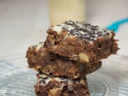 Brownies Chocolat Noir Amandes Et Glacage Chocolat Blanc Recette Ptitchef Recette Brownie Chocolat Glacage Chocolat Chocolat Noir