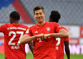 ويُعرف عن ليفاندوفسكي أنه هدّاف متميز حاز على عدة جوائز كأفضل هدّاف. Ù„ÙŠÙØ§Ù†Ø¯ÙˆÙØ³ÙƒÙŠ ÙŠØ¯Ø®Ù„ ØªØ§Ø±ÙŠØ® Ø§Ù„Ø¨ÙˆÙ†Ø¯Ø³Ù„ÙŠØ¬Ø§ ÙˆÙŠØ­Ù‚Ù‚ Ø±Ù‚Ù…Ø§ Ù„Ø£ÙˆÙ„ Ù…Ø±Ø© Ù…Ù†Ø° 43 Ø¹Ø§Ù…Ø§ Ø¨ÙˆØ§Ø¨Ø© Ø§Ù„Ø´Ø±ÙˆÙ‚ Ù†Ø³Ø®Ø© Ø§Ù„Ù…ÙˆØ¨Ø§ÙŠÙ„
