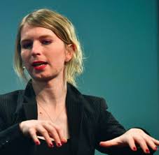 Chelsea manning (born bradley edward manning, 1987) is a former us army soldier who released a large quantity of restricted material to the public in 2010. Whistleblowerin Chelsea Manning Nach Selbstmordversuch Im Krankenhaus Welt
