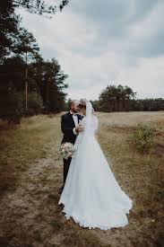 Eine hochzeit gibt es im besten falle nur einmal im leben. Hochzeit Von Veronika Und Thorsten Hochzeitsfotografie In Lohne Und Geeste Emsland Stella Und Uwe Fotografie Ihr Hochzeitsfotograf Im Emsland Moderner Brautigam Hochzeitsfotograf Hochzeit Wald