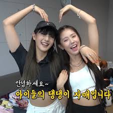 Gidle minnie coffee truck blackpink lisa. Kpop Minnie And Lq Image 7773917 On Favim Com