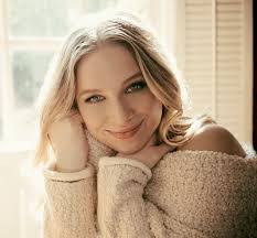 Olivia Lane's Instagram, Twitter & Facebook