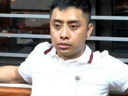 Xem máy tính của chồng làm nghề chụp ảnh cưới, vợ đòi ly hôn vì bí mật động  trời