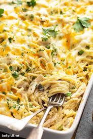 This Chicken Tetrazzini Is Easy Creamy Cheesy Delicious And Loved By Everyone It S Cl Easy Chicken Tetrazzini Chicken Tetrazzini Recipes Chicken Tetrazzini
