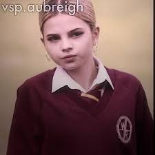 Scarlett Wallace's Instagram, Twitter & Facebook