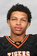 Willie Snead IV, Damon Knox go Division I, Reeths-Puffer long snapper's  dream comes true