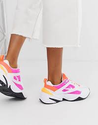 Online shop for streetwear, trainers and basketball gear from topbrands like nike, adidas, champion, carhartt and more. Nike M2k Tekno Sneaker In Weiss Und Rosa Asos
