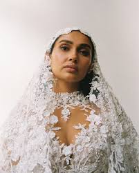 Inspiration minimalismus mit flair in einem pariser apartment. 7 629 Me Gusta 296 Comentarios Wana Limar Werner Heisenberg Wanalimar En Instagram Exklusiv Jetzt Auf Vo Hochzeitskleid Spitze Kleid Hochzeit Kleider