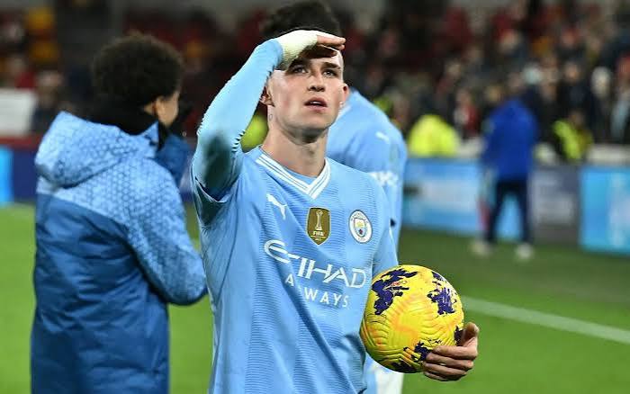 Phil Foden marca hat-trick e faz Manchester City encostar na lideran&ccedil;a da Premier League