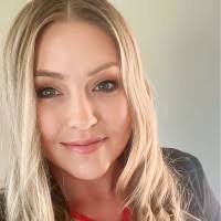 Dena Ennis's Instagram, Twitter & Facebook