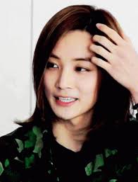 Seventeen's hit show going seventeen has a lot of moments that prove jeonghan is a sneaky angel! Yoon Jeonghan Seventeen Gif Yoon Jeonghan Seventeen Kpop Discover Share Gifs