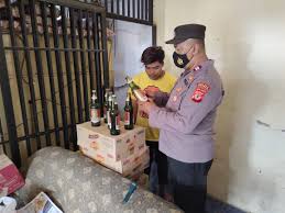 Beli produk botol bekas miras berkualitas dengan harga murah dari berbagai pelapak di indonesia. Kabid Humas Polda Jabar Operasi Pekat Hari Lebaran Polisi Sita Puluhan Botol Miras