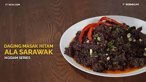 Sajikan selagi hangat dengan nasi putih hangat aduk merata dan masak dengan menggunakan api kecil. Ngidam Series Resipi Daging Masak Hitam Ala Sarawak Menu Wajib Pengilan Kenduri Youtube