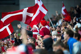 I aften skal angriberen sparke danmark i gang ved em. Fodbold Em 2020 Skal Sendes Pa Viaplay Og Dr Flatpanelsdk