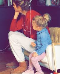 Alice taglioni est maman d'un petit garçon, charlie, qui fêtera bientôt son septième anniversaire. Premiere Photo De La Fille D Alice Taglioni Et De Laurent Delahousse Parents Fr