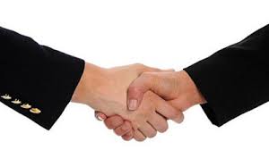 رفض مؤخرا ثلاثة مصارعين مسلمين بولاية هيسن الألمانية مصافحة الحكمة لتفادي لمس يديها، لأسباب دينية. ØªÙØ³ÙŠØ± Ø­Ù„Ù… Ø±Ø¤ÙŠØ© Ù…ØµØ§ÙØ­Ø© Ø§Ù„Ù…ÙŠØª Ø£Ùˆ Ø§Ù„ØªØ³Ù„ÙŠÙ… Ø¹Ù„ÙŠÙ‡ ÙÙŠ Ø§Ù„Ù…Ù†Ø§Ù… Ù„Ø§Ø¨Ù† Ø³ÙŠØ±ÙŠÙ†