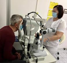 Mai multi medici buni, da. ConsultaÈii Oftalmologice Cu Trimitere De La Medicul De Familie La Spitalul Militar Foto