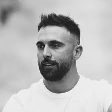 Sketchup è molto meglio e più veloce, archicad però ha un motore di render  già incorporato. 3ds max è il migliore ma è parecchio pesante e  macchinosooooo