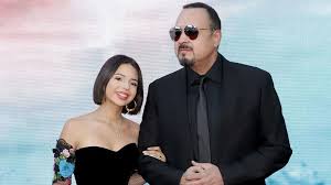 Pepe Aguilar defiende a su hija - Radio Crystal