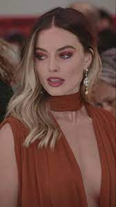 2 (batman #613) by jim lee Margot Robbie Wallpaper Margot Robbie Robbie Beautiful People