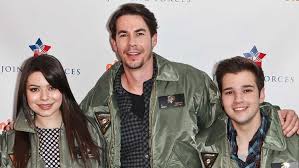 After icarly ended, kress reprised his role of freddie benson on one episode of sam and cat. he also continued his career in the entertainment industry and appeared in a few films alexander is now focusing on his journalism career. Icarly Cast Is Reuniting At 2021 Kids Choice Awards Wusa9 Com
