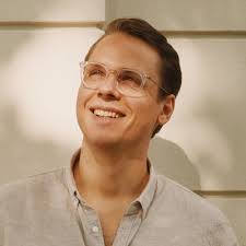 4 Red Flags von Unternehmen im Jobinterview 1. Falsche Versprechen über den  zukünftigen Arbeitsalltag. Ein Tag im Home Office pro Monat heißt nicht,  Hybrid zu arbeiten. Wenn Unternehmen schon im…