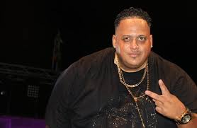 Sandy, integrante del desaparecido dúo sandy y papo, falleció a causa de un infarto, según informan amigos y colegas del cantante. Dv1m1vwrteypfm