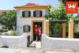 O parque fica a 120 km do porto e a 200 km de lisboa.pode ir de comboio. Portugal Dos Pequenitos Coimbra Portugal Dos Pequenitos Descontos De Leao