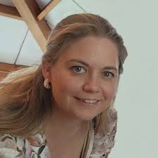 Wat ben ik hier blij mee en wat heb ik mooie mensen mogen ontmoeten Arold,  Robert, Lilian, Patrick, Mirjam en Marcel en deze powervrouw die ons  hierbij begeleid heeft Ellen Havenaar. |