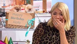 Usually holly willoughby presents with phillip but has taken extra time off as she works on another project away from the itv show. Holly Willoughby In Tears Over Sweet Birthday Gift From Phillip Schofield