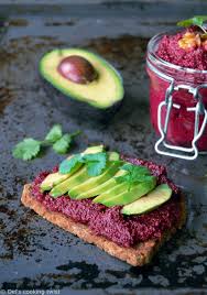Vegan Avocado Toast With Beet Hummus Del S Cooking Twist Recette En 2020 Houmous Betterave Idee Recette Recette Avocat