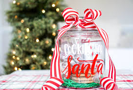 If you have a cricut, silhouette, or another cutting machine, christmas crafting just got a lot easier! Kayla Makes Occasionally Crafty