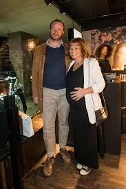 Yet there will be delays and disappointments unless her enthusiasm is based upon the reality of work and concentration. Ana Brito E Cunha Ana Brito E Cunha Um Dia A Ana Brito E Cunha Decidiu Ver Um Pouco Da Novela Jura Com O Marido Mas O Timming Nao Foi