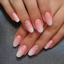 Les ongles en gel uv, comme les autres types de faux ongles, (vous pouvez voir les ongles en acrylique et aussi les ongles en porcelaine ) fonctionnent sachez que le retrait des ongles en gel peut être très dangereux si certaines techniques et règles ne sont pas respectées. 1001 Versions De La Manucure Mariage Moderne
