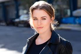 Holly Hambright's Instagram, Twitter & Facebook