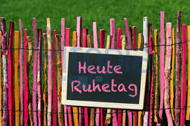 Definition, rechtschreibung, synonyme und grammatik von 'ruhetag' auf duden online nachschlagen. Bildagentur Pitopia Bilddetails Heute Ruhetag Judith Dzierzawa Bild 1816281 Rasen Auszeit Bunt Bunter Zaun Farbenfroh Garten Gartenzaun Geschlossen Gesund Leben Gras Gruner Hintergrund Heute Ruhetag Holztafel Holzzaun Kreidetafel