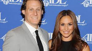 Die beiden schauen sich an und strahlen übers ganze gesicht. Meghan Markle Machte Mit Ex Mann Vertrag Fur Schwangerschaft Stern De