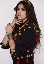 Dua Lipa Lost In Your Light Feat Miguel Official Video Dualipa Gafas De Moda Estilo De Chica Chicas Guapas